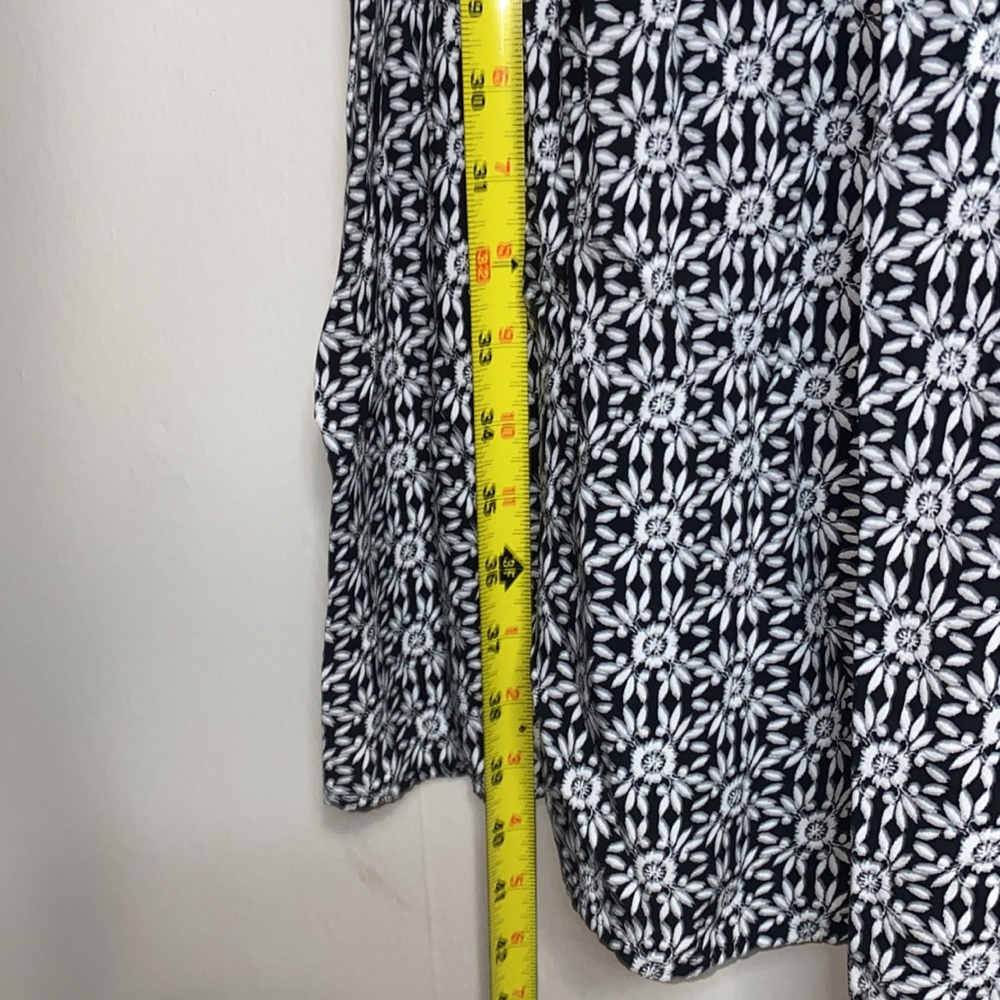 🪼Adorable black and white flower pattered sundress! - Picture 5 of 8